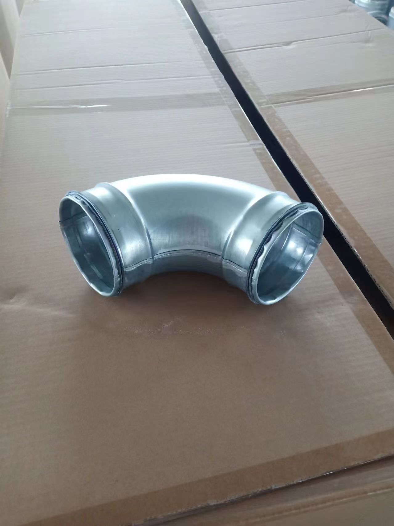 模具冲压弯头